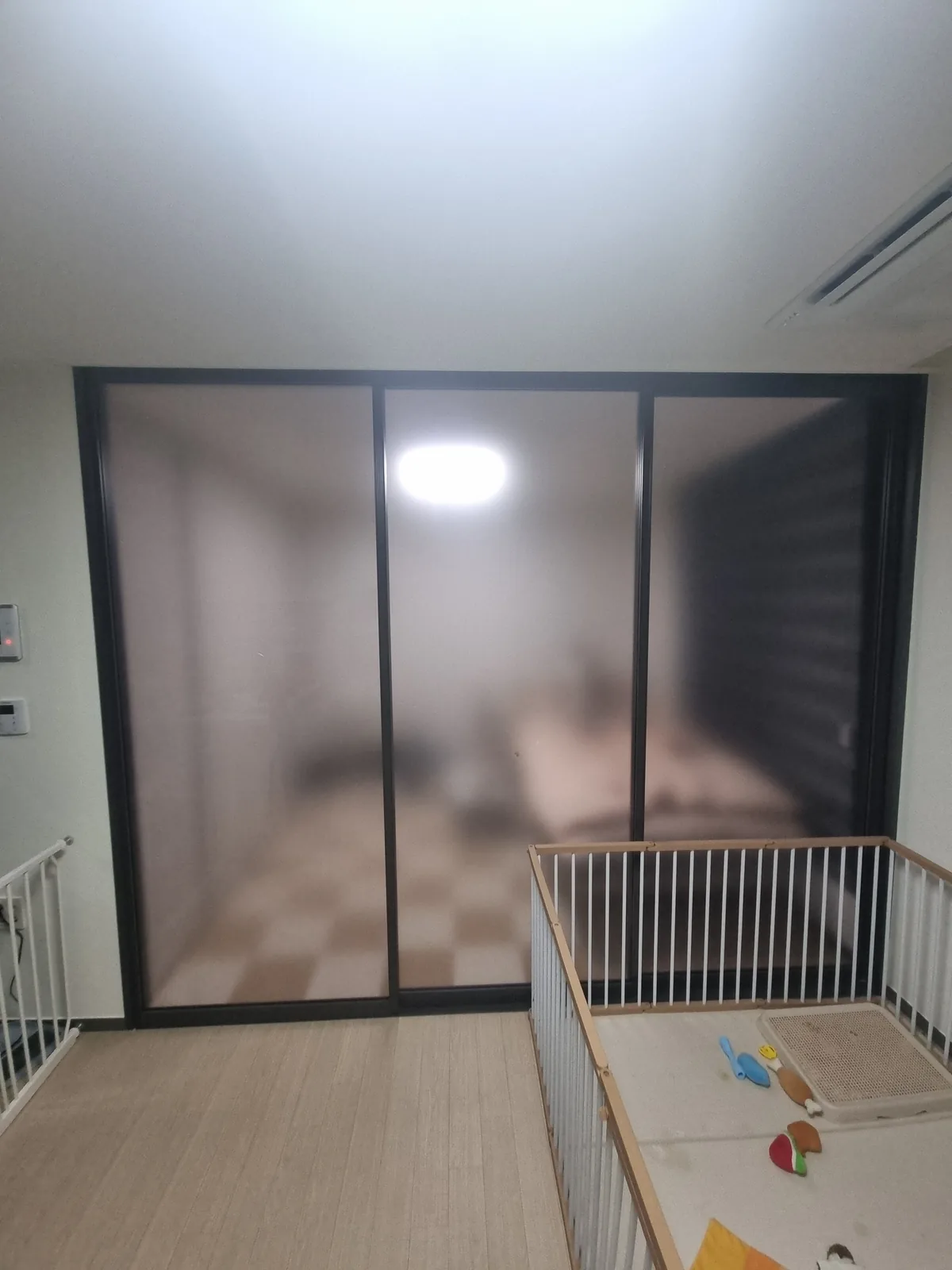안잠기는 샤시 수리 시공 후 - 잠금 정상 복원 완료